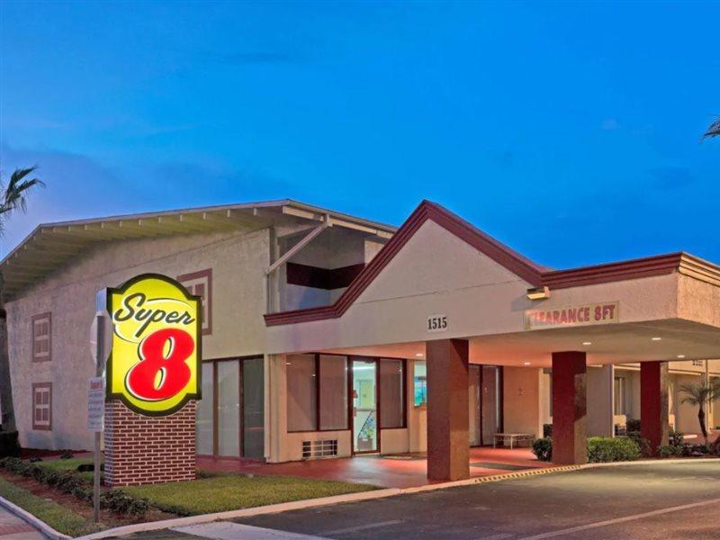 Super 8 By Wyndham Melbourne Motel Exterior photo