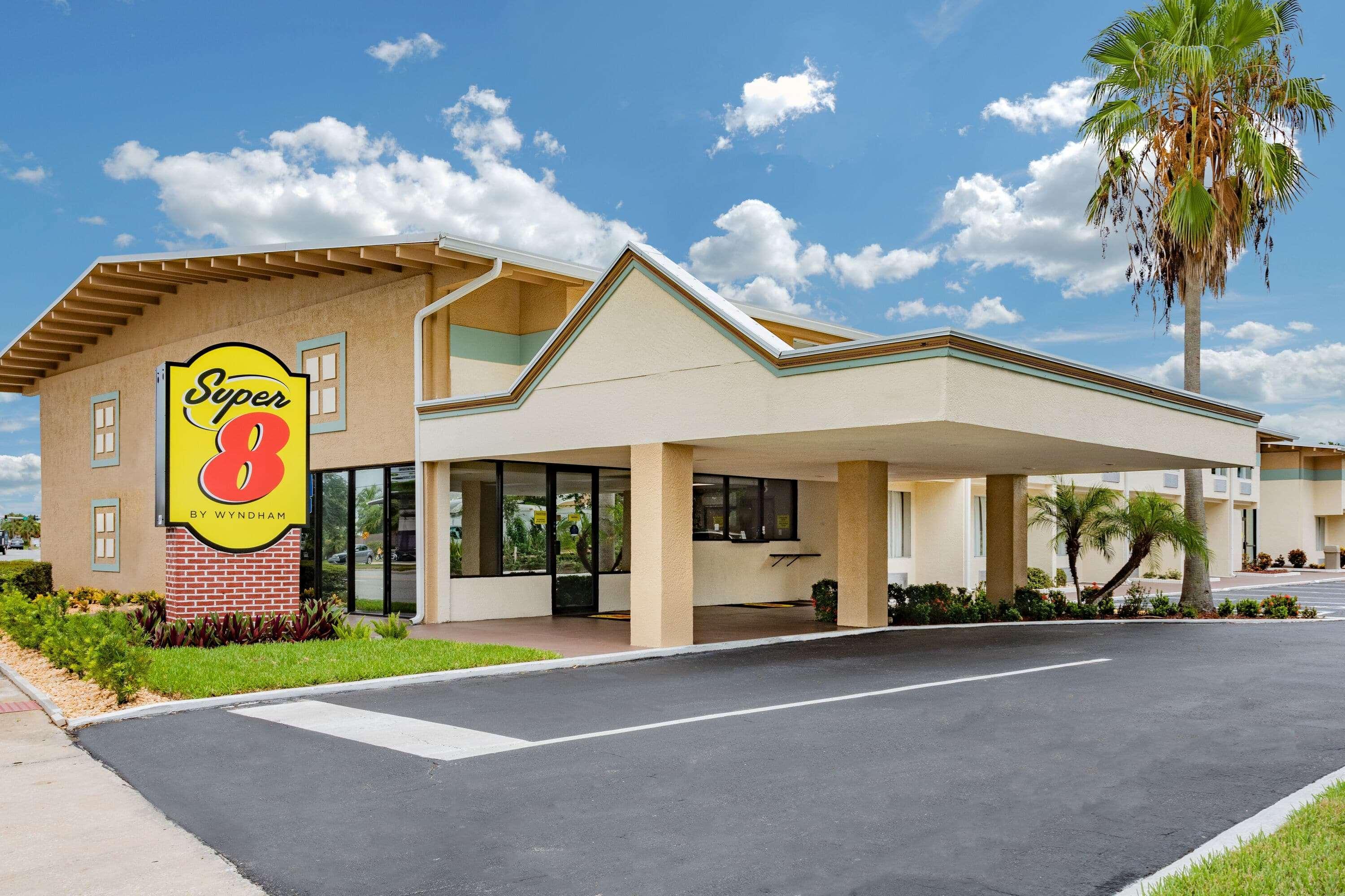 Super 8 By Wyndham Melbourne Motel Exterior photo