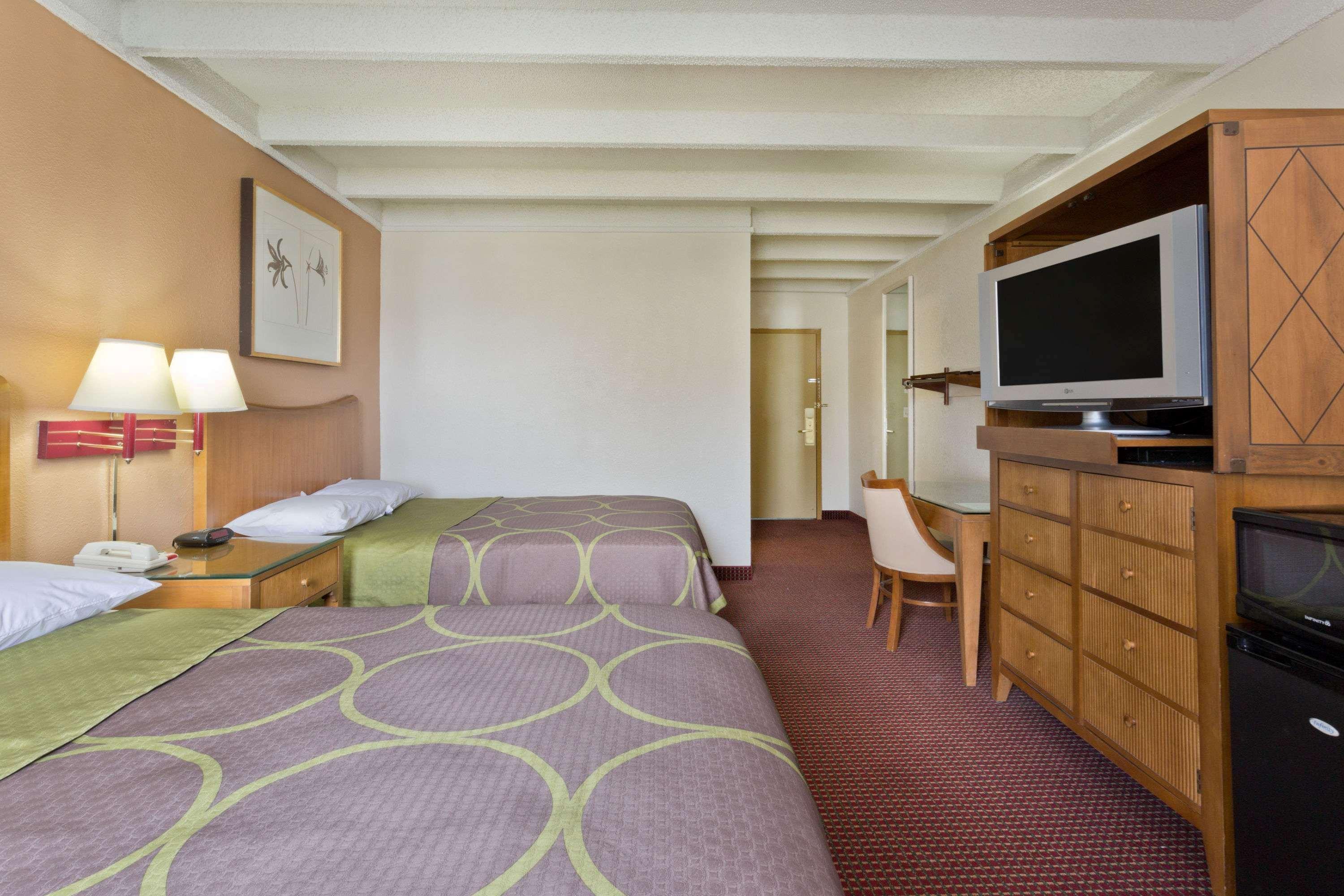 Super 8 By Wyndham Melbourne Motel Exterior photo
