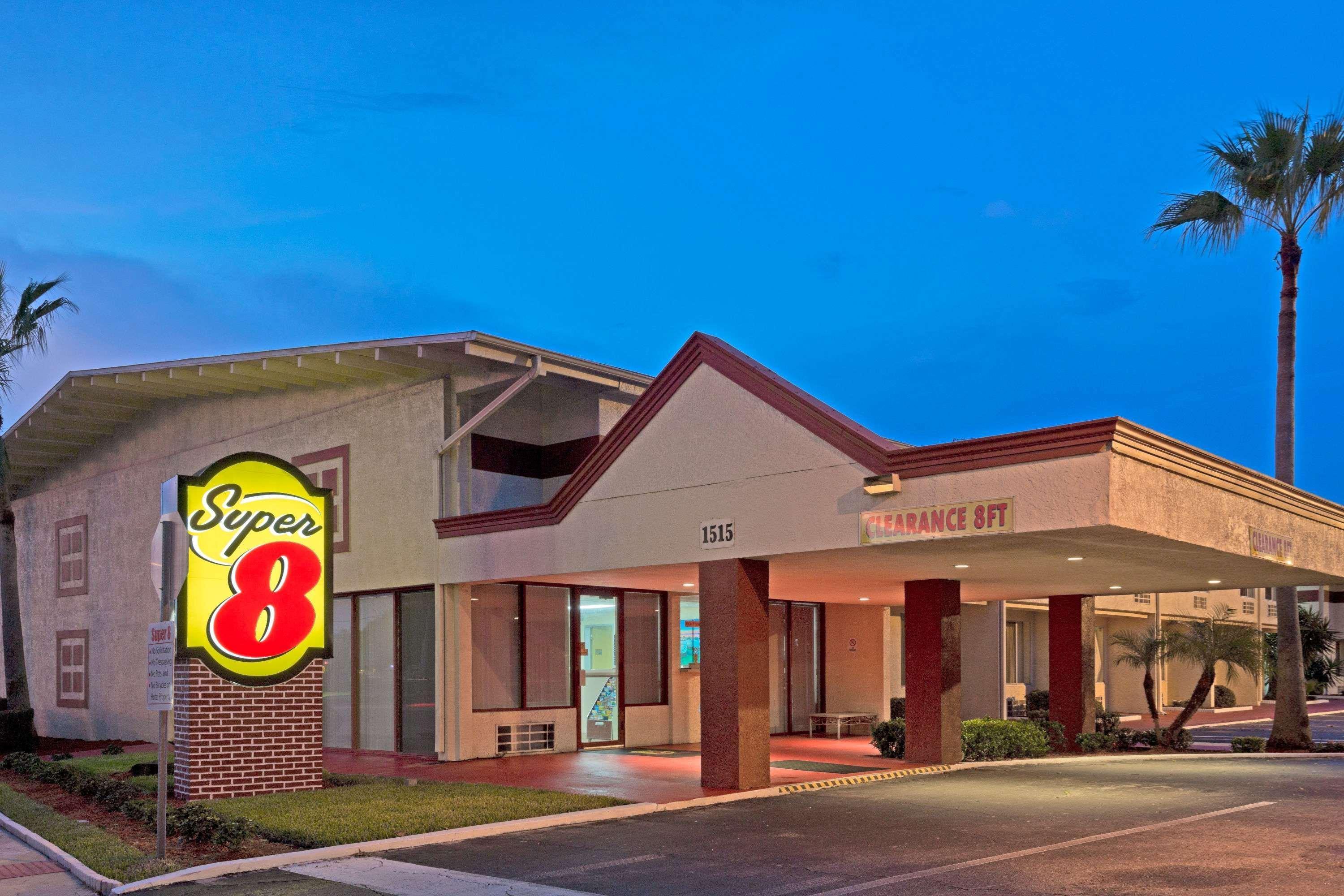 Super 8 By Wyndham Melbourne Motel Exterior photo